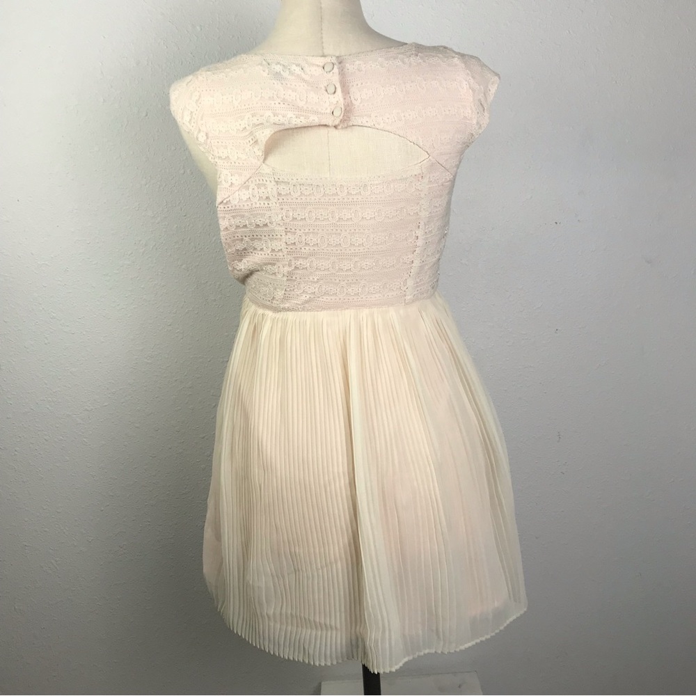 American Eagle Outfitters Blouse Type Peplum Women’s Size 4 Color Light Pink - Picture 3 of 11